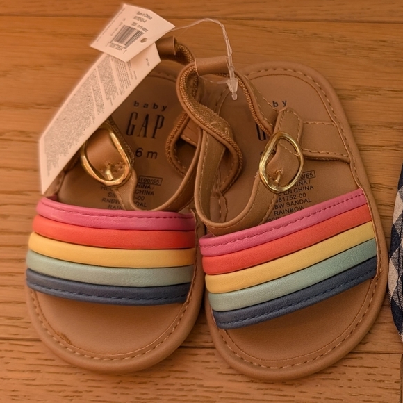 ❤️2 For 10❤️ Gap 6M Rainbow Sandals - Picture 1 of 3